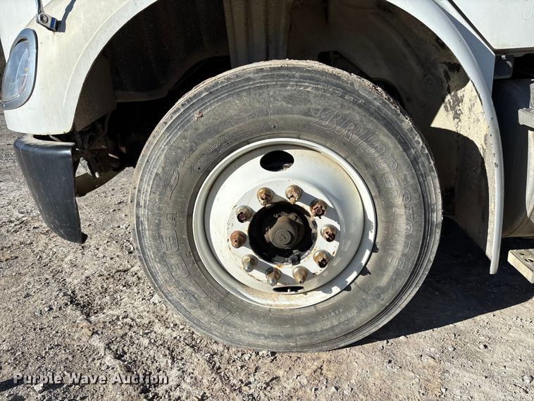 image for item FB3076 2007 Freightliner M2112 semi truck