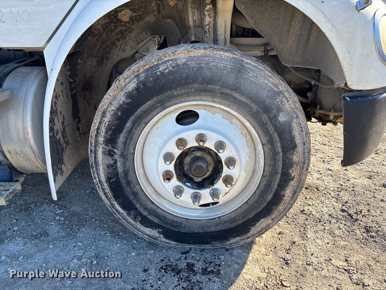 image for item FB3076 2007 Freightliner M2112 semi truck