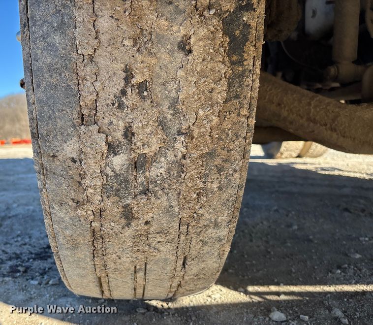 image for item FB3076 2007 Freightliner M2112 semi truck