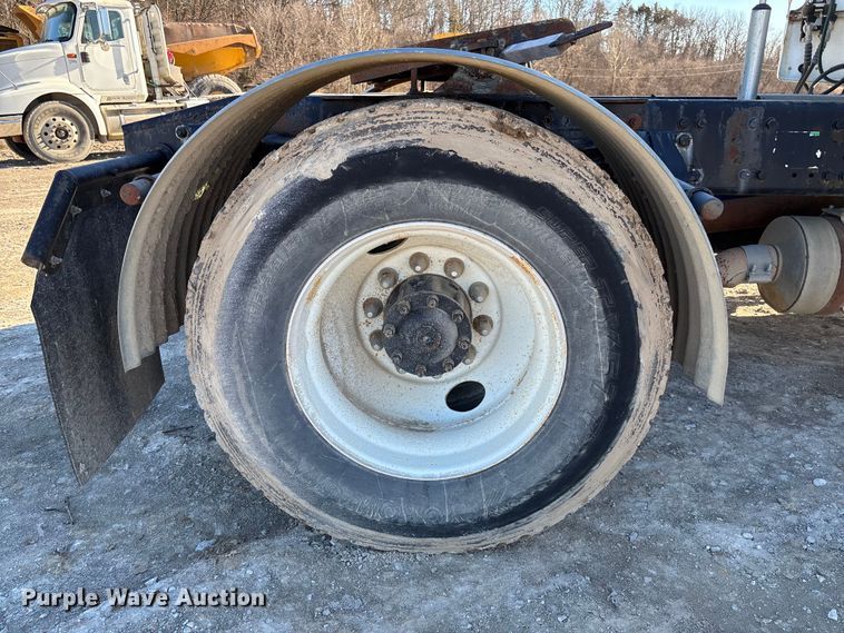 image for item FB3076 2007 Freightliner M2112 semi truck