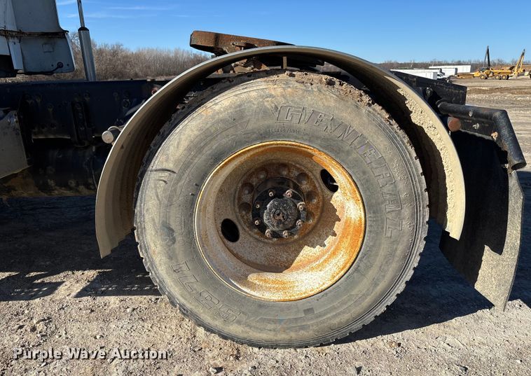 image for item FB3076 2007 Freightliner M2112 semi truck