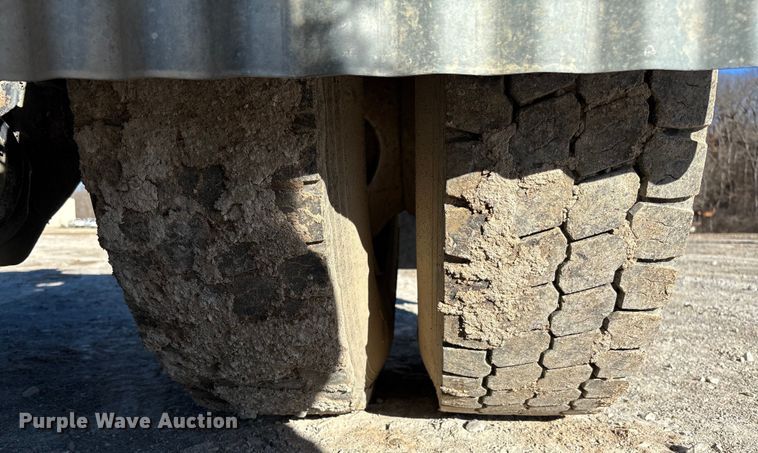 image for item FB3076 2007 Freightliner M2112 semi truck