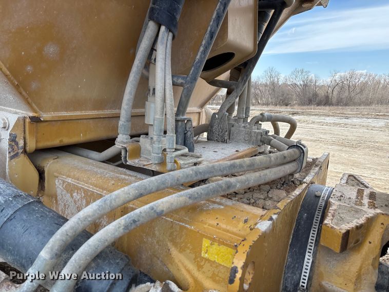 image for item FB3081 2014 Caterpillar 740B articulated haul truck