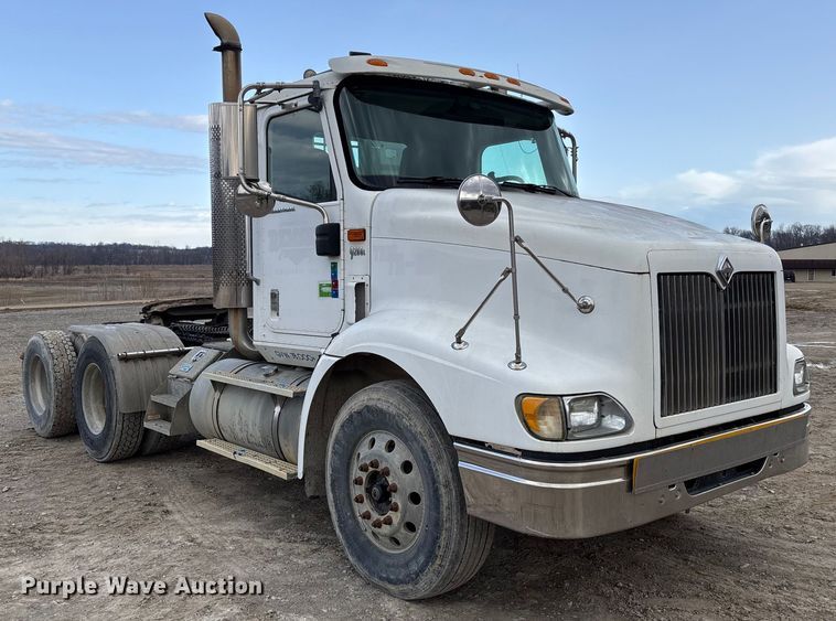 image for item FB3082 2005 International 9200i semi truck