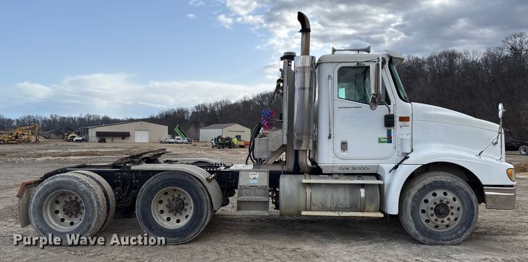 image for item FB3082 2005 International 9200i semi truck