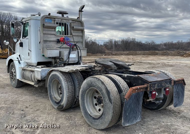 image for item FB3082 2005 International 9200i semi truck