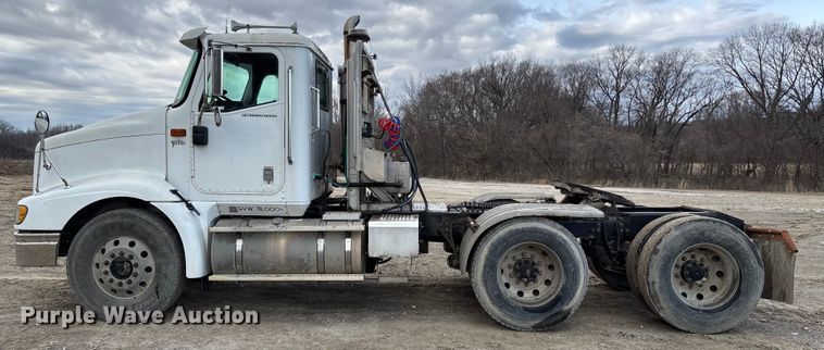 image for item FB3082 2005 International 9200i semi truck