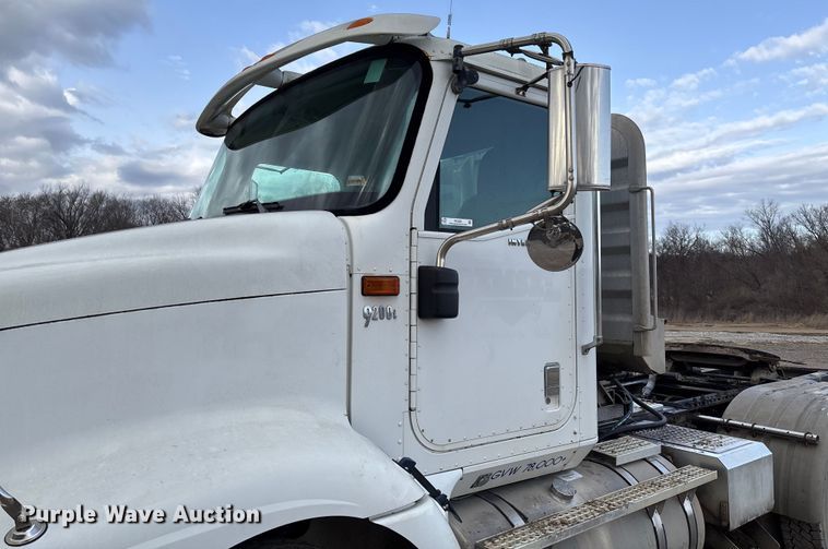 image for item FB3082 2005 International 9200i semi truck