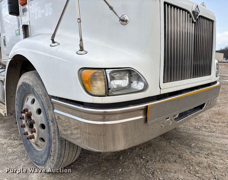 image for item FB3082 2005 International 9200i semi truck