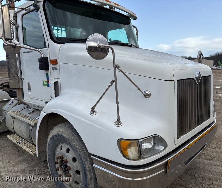 image for item FB3082 2005 International 9200i semi truck