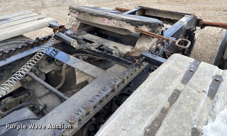 image for item FB3082 2005 International 9200i semi truck