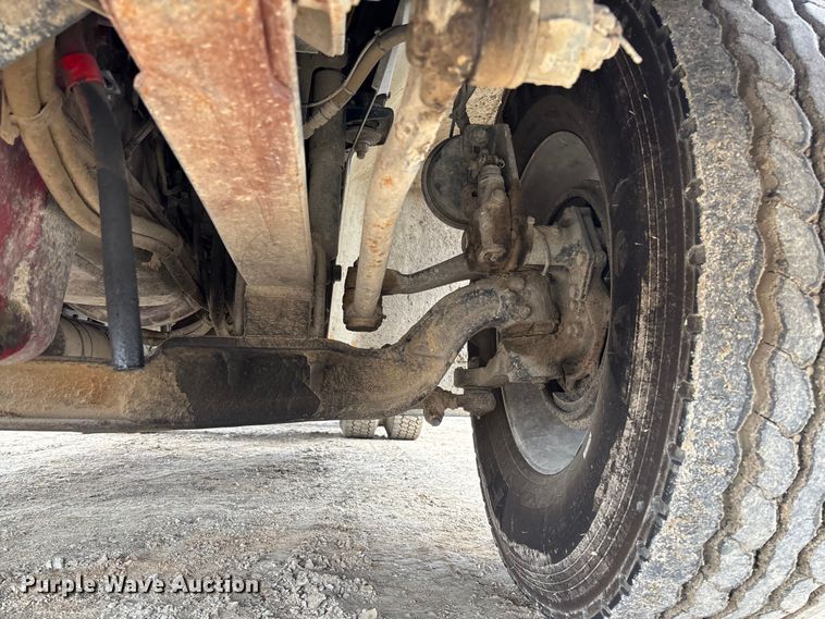 image for item FB3082 2005 International 9200i semi truck