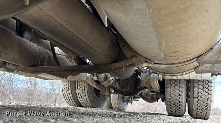 image for item FB3082 2005 International 9200i semi truck