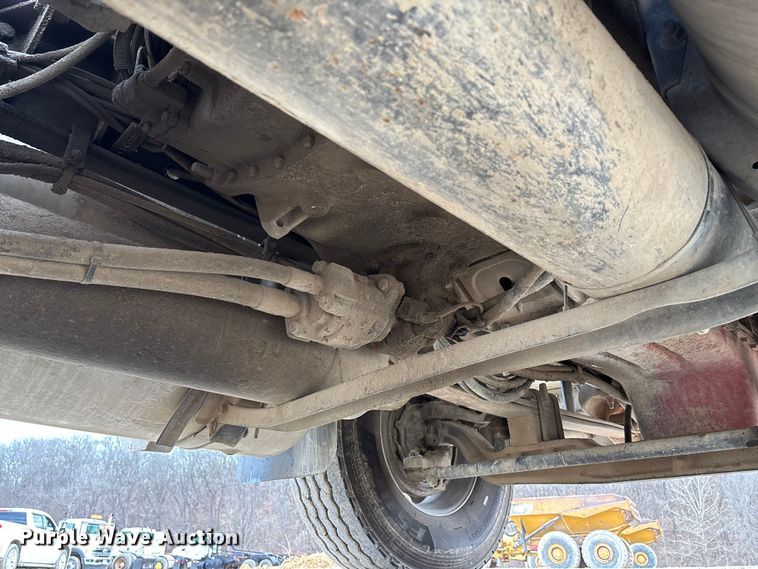 image for item FB3082 2005 International 9200i semi truck