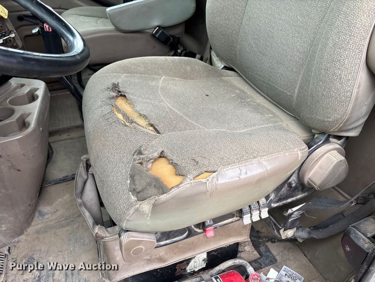 image for item FB3082 2005 International 9200i semi truck