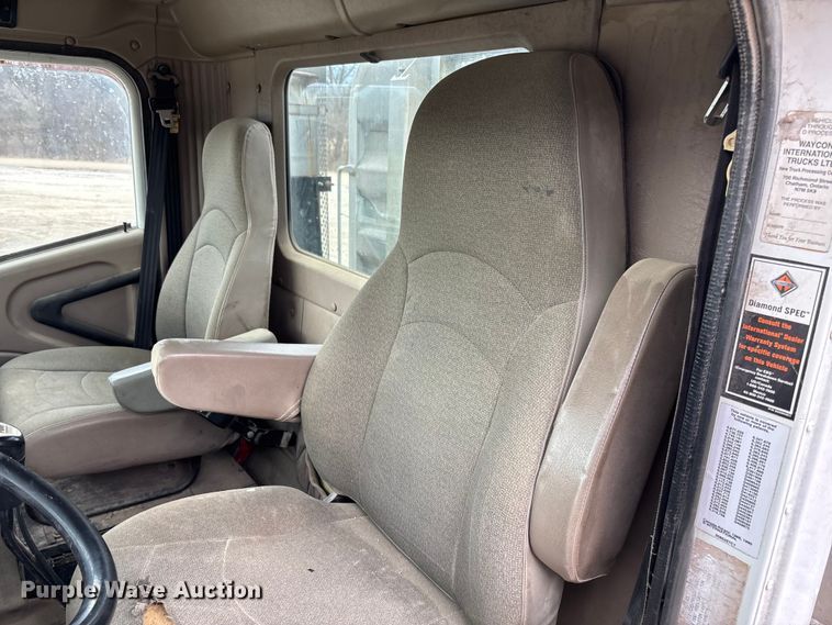 image for item FB3082 2005 International 9200i semi truck