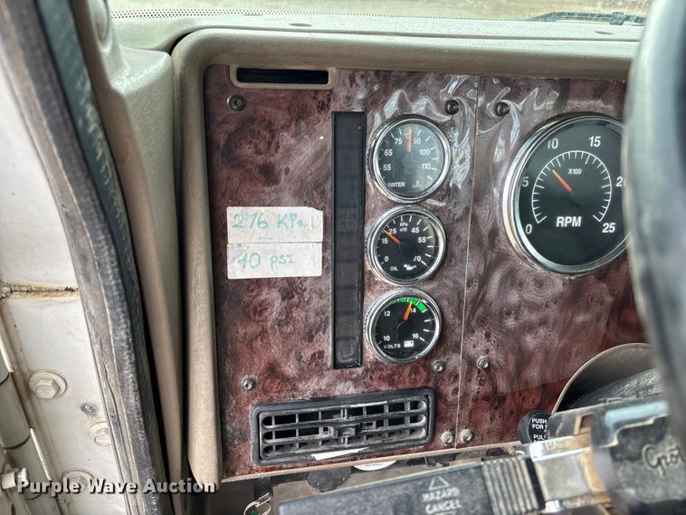 image for item FB3082 2005 International 9200i semi truck