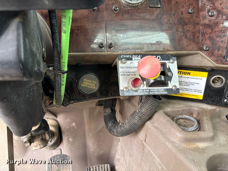 image for item FB3082 2005 International 9200i semi truck