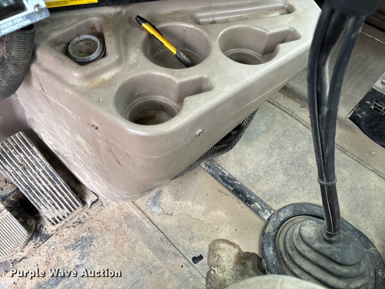 image for item FB3082 2005 International 9200i semi truck