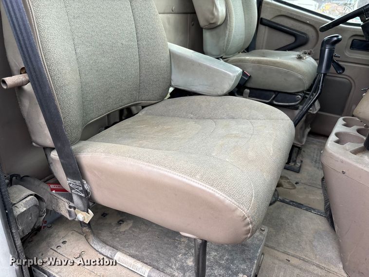 image for item FB3082 2005 International 9200i semi truck