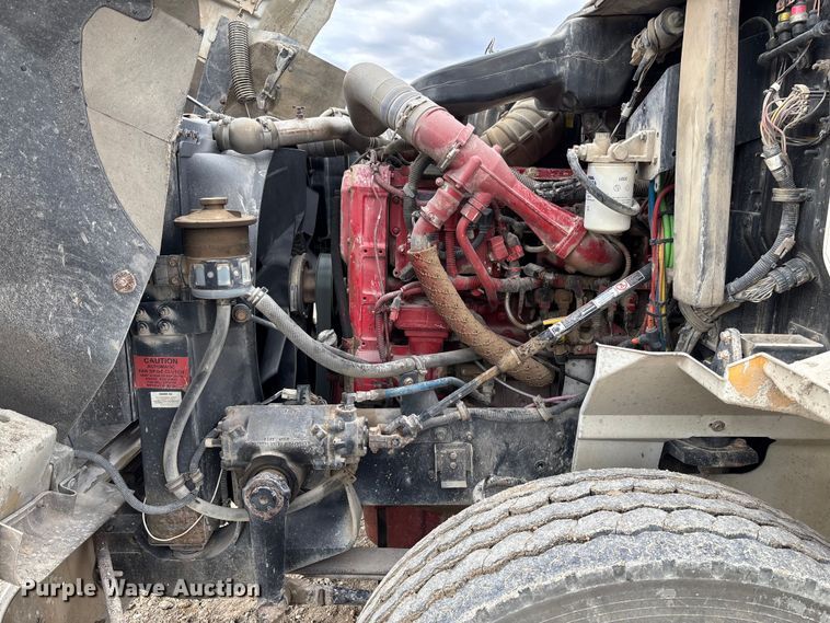 image for item FB3082 2005 International 9200i semi truck