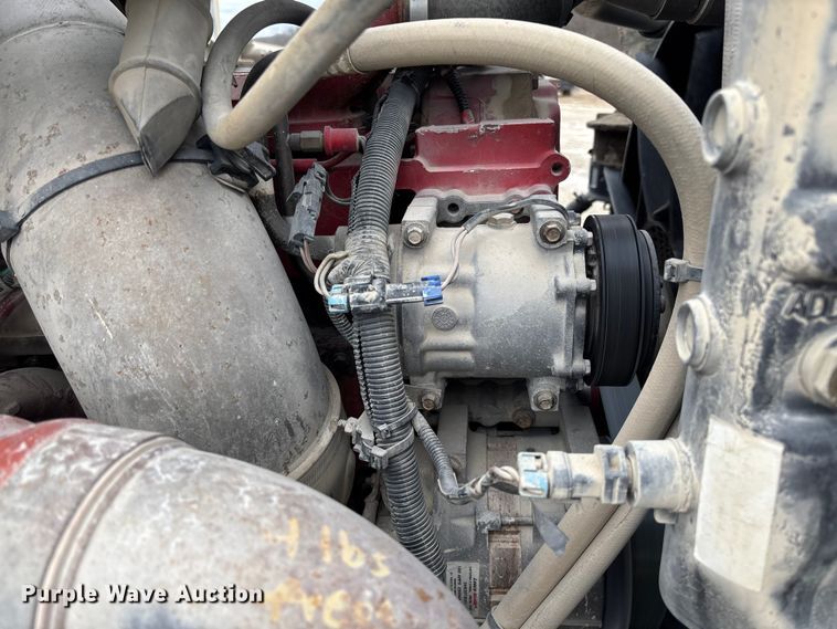 image for item FB3082 2005 International 9200i semi truck