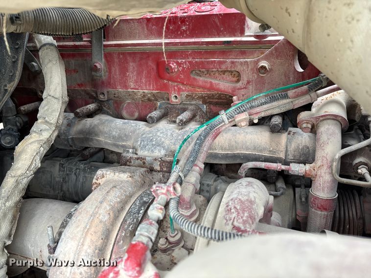 image for item FB3082 2005 International 9200i semi truck