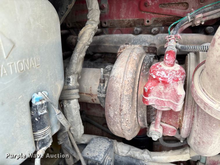 image for item FB3082 2005 International 9200i semi truck