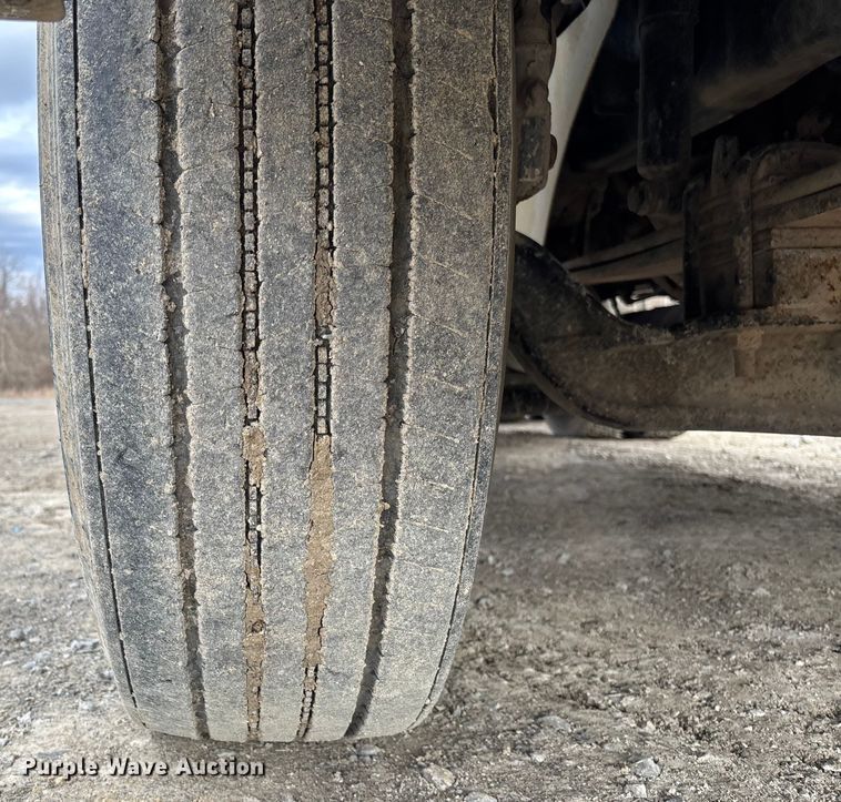 image for item FB3082 2005 International 9200i semi truck