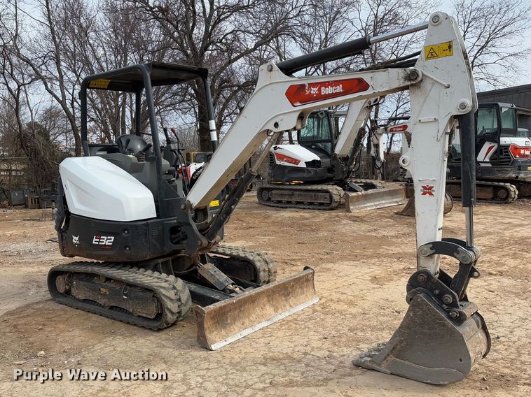 image for item FB3110 2023 Bobcat E32I mini excavator