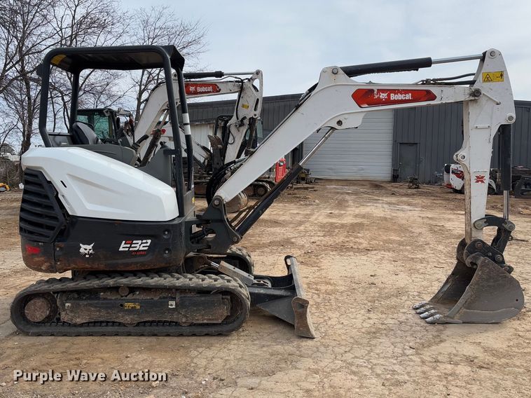 image for item FB3110 2023 Bobcat E32I mini excavator