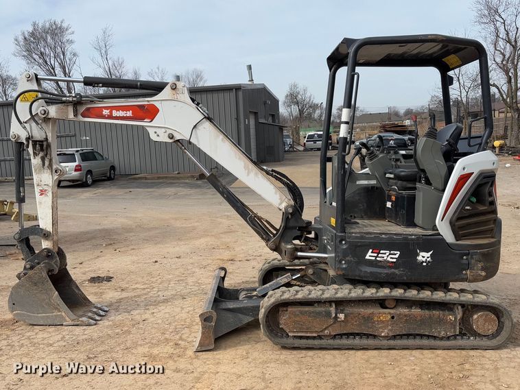 image for item FB3110 2023 Bobcat E32I mini excavator