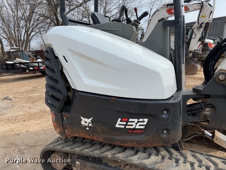 image for item FB3110 2023 Bobcat E32I mini excavator