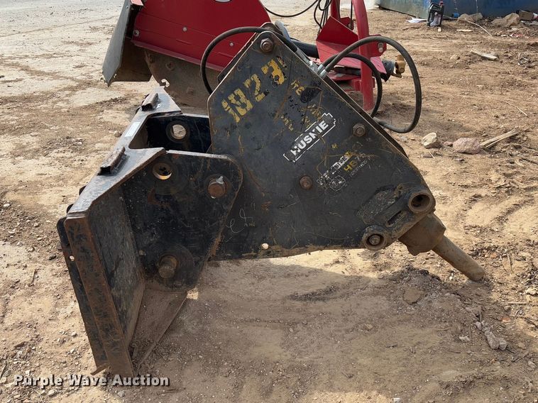 image for item FB3121 John Deere HB75 skid steer breaker