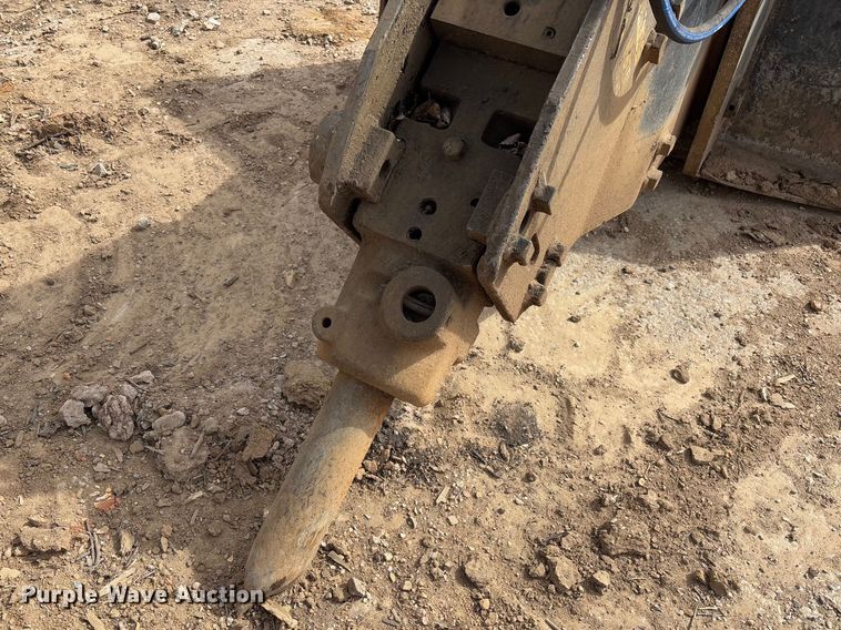 image for item FB3121 John Deere HB75 skid steer breaker