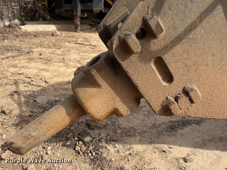 image for item FB3121 John Deere HB75 skid steer breaker