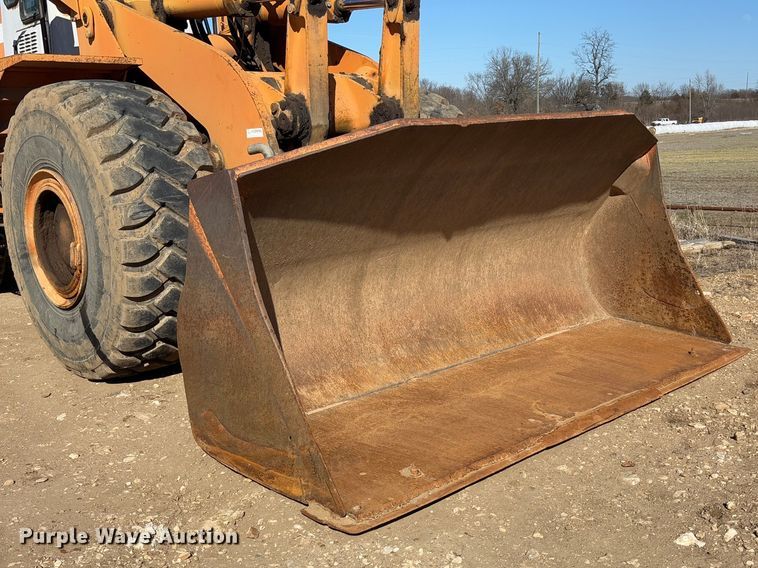 image for item FB3145 1994 Fiat Allis FR220 wheel loader