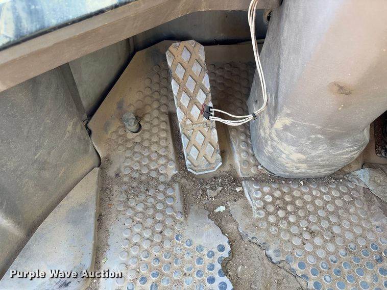 image for item FB3145 1994 Fiat Allis FR220 wheel loader