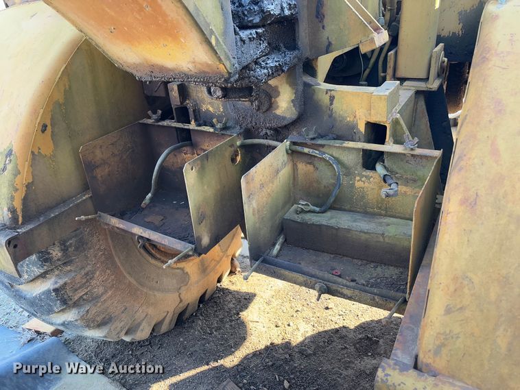 image for item FB3148 1978 Dresser 412 elevating scraper