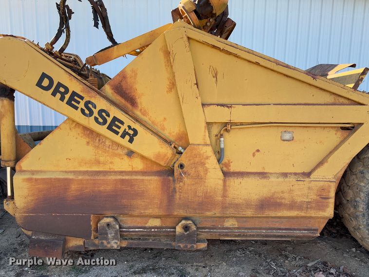 image for item FB3148 1978 Dresser 412 elevating scraper