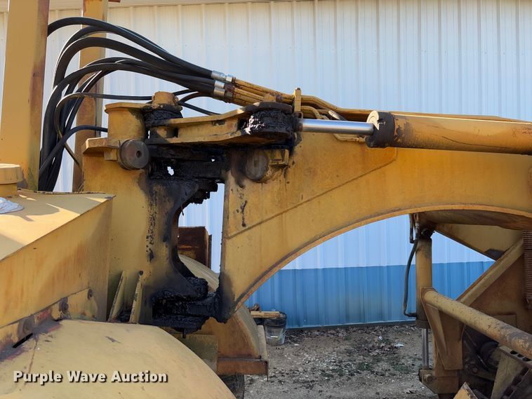 image for item FB3148 1978 Dresser 412 elevating scraper