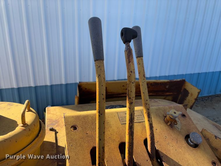 image for item FB3148 1978 Dresser 412 elevating scraper