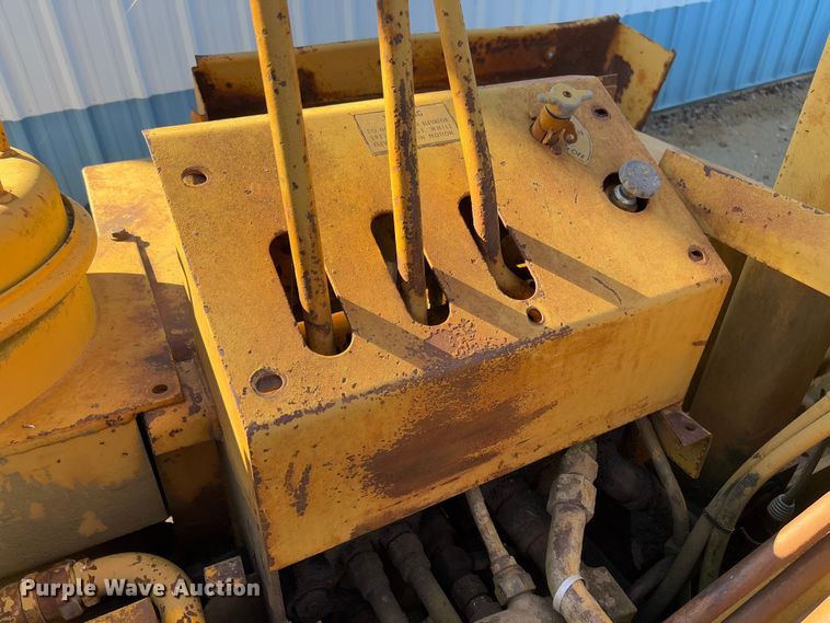 image for item FB3148 1978 Dresser 412 elevating scraper