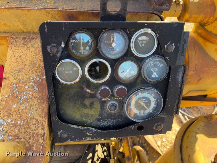 image for item FB3148 1978 Dresser 412 elevating scraper