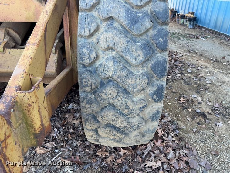 image for item FB3148 1978 Dresser 412 elevating scraper