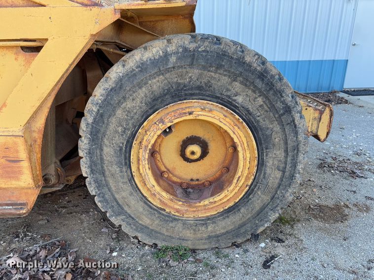 image for item FB3148 1978 Dresser 412 elevating scraper