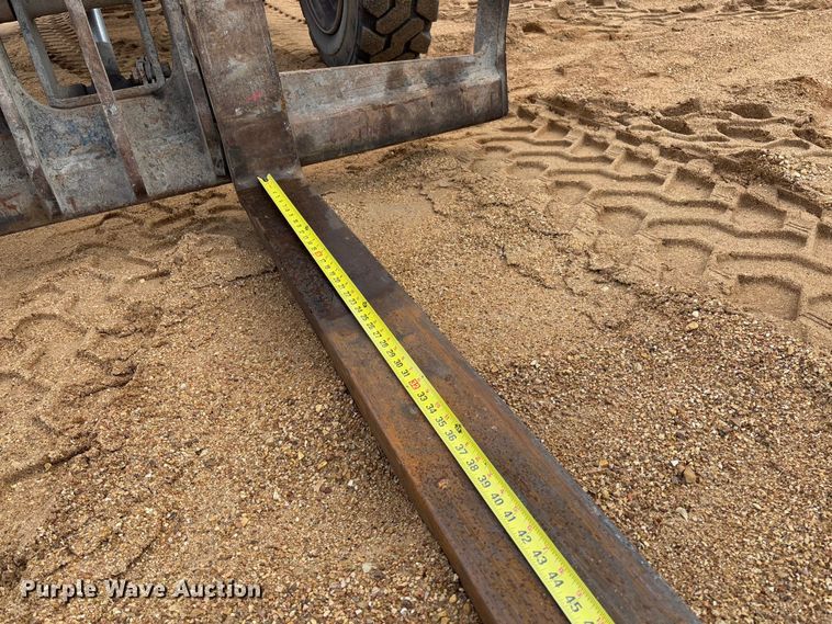 image for item FB3166 2015 JLG Sky Trak 8042 telehandler