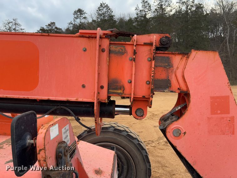 image for item FB3166 2015 JLG Sky Trak 8042 telehandler