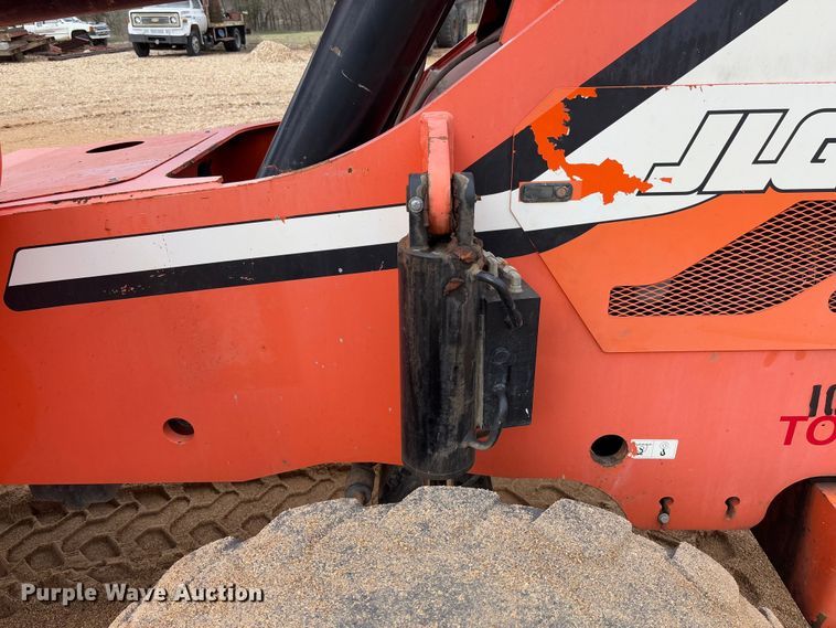 image for item FB3166 2015 JLG Sky Trak 8042 telehandler