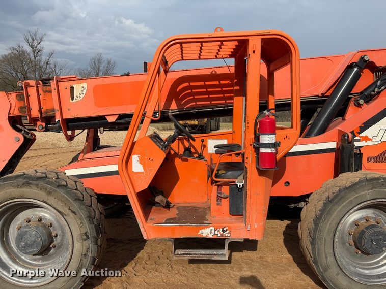 image for item FB3166 2015 JLG Sky Trak 8042 telehandler